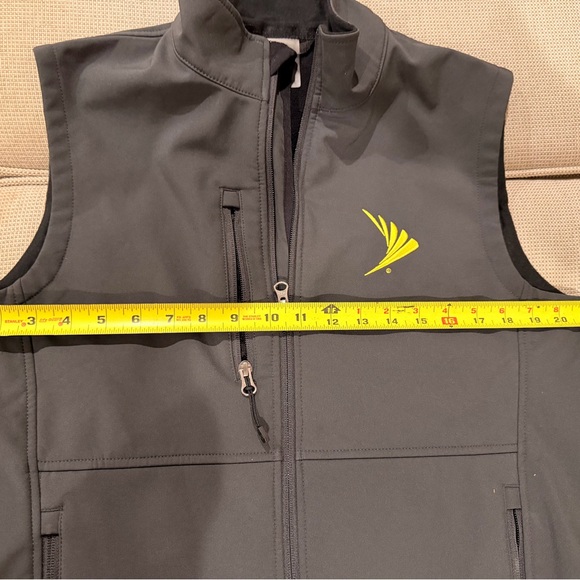 Storm Creek Men’s Gray Vest with Yellow Logo Sz small 
T1 - Picture 9 of 15